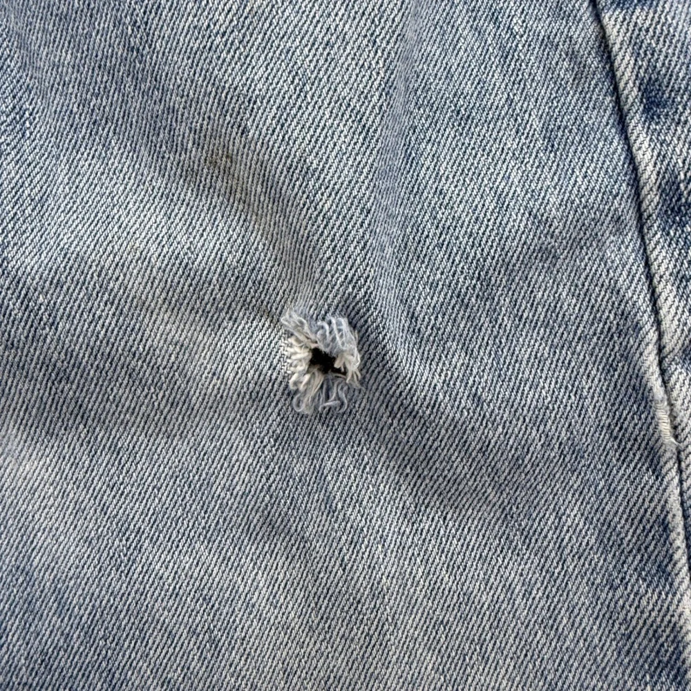 Levi's 505 Mens W38 L32 Blue Denim Jeans‎ Distressed Hole Casual